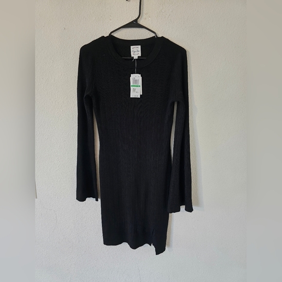 $44 Hippie Rose Sweater Dress Women Sz L Black Long Bell Sleeve Short Front Slit - Picture 2 of 12